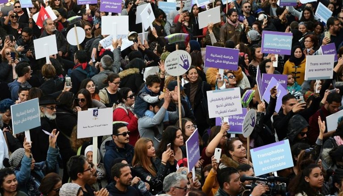 تونسيون يشاركون في تظاهرة في تونس العاصمة ضد التحرش الجنسي في 30 تشرين الثاني 2019.(أ ف ب)