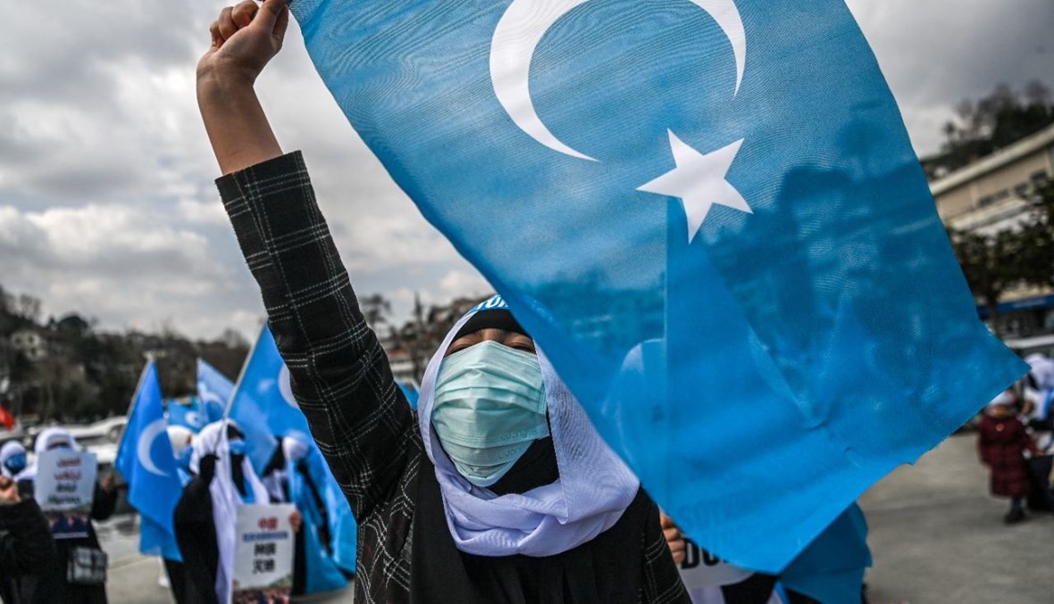 خلال تظاهرة لنساء من الايغور امام القنصلية الصينية في اسطنبول (8 آذار 2021، أ ف ب). 
