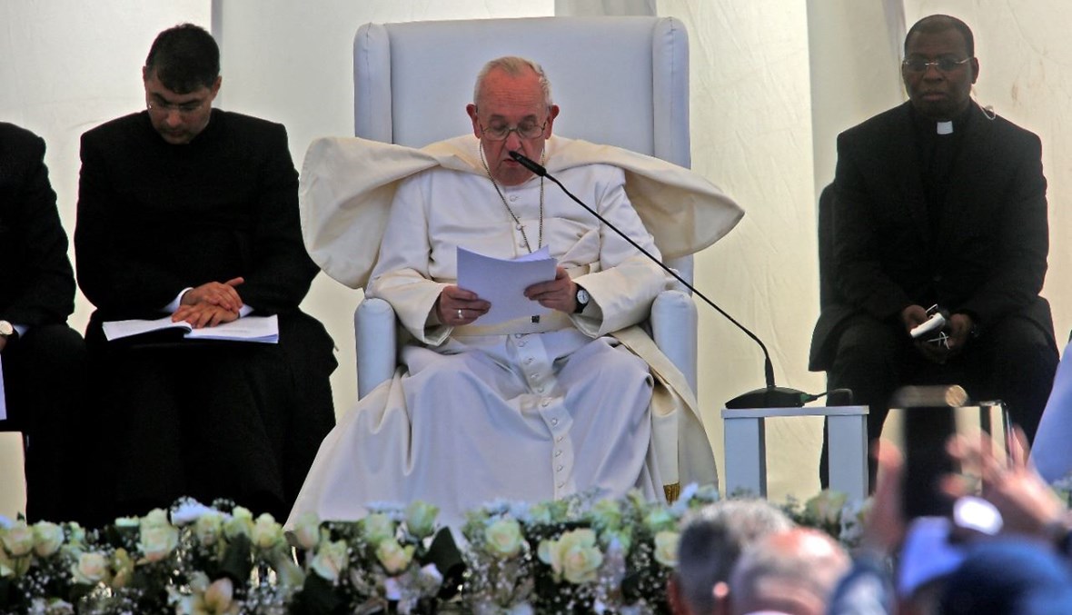 البابا فرنسيس خلال لقاء بين الأديان في مدينة أور بمحافظة ذي قار جنوب العراق (6 آذار 2021، أ ف ب). 