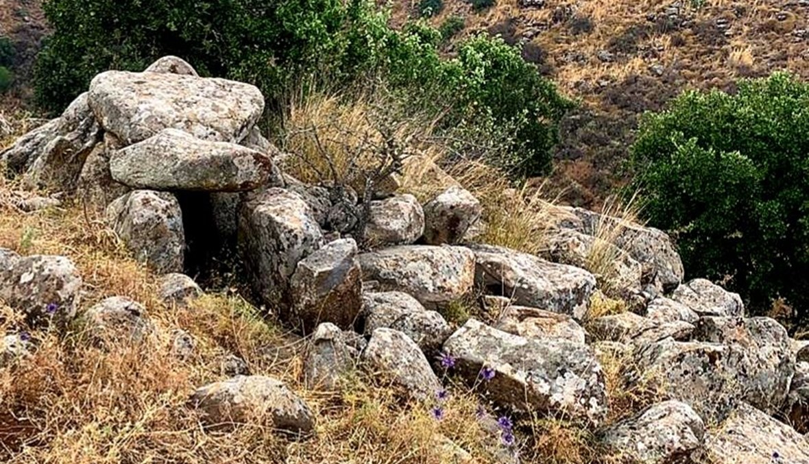 حجارة أهم القبور الميغاليتية (تصوير ميشال حلاق)