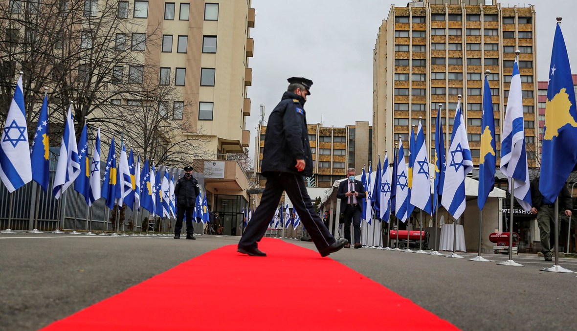 صورة من أمام سفارة كوسوفو قبيل افتتاحها في القدس