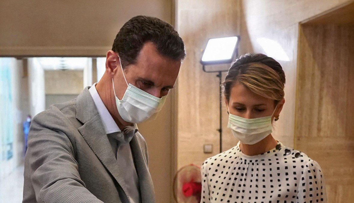الرئيس الأسد وزوجته (أ ف ب).