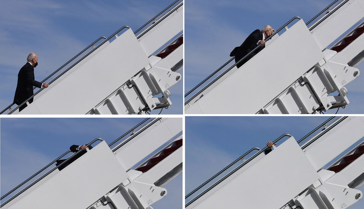 صور مركبة تظهر مراحل تعثر الرئيس الاميركي جو بايدن خلال صعوده سلم الطائرة الرئاسية في قاعدة أندروز الجوية أمس (أ ف ب).