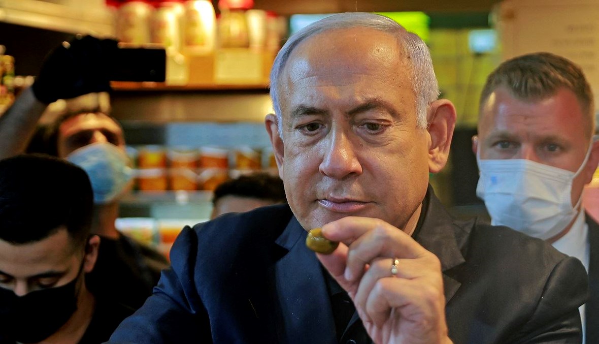 رئيس الوزراء بنيامين نتنياهو خلال جولته الانتخابية (أ ف ب).