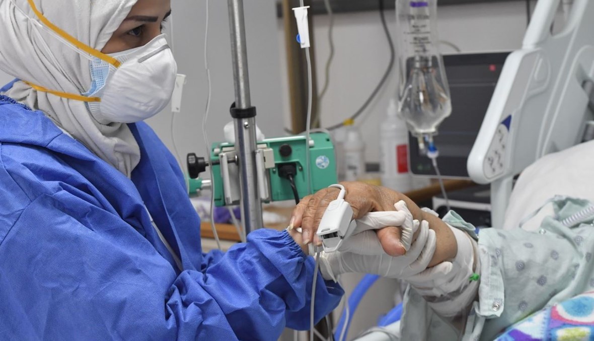ممرضة في قسم طوارئ كورونا في مستشفى الحريري (نبيل اسماعيل).