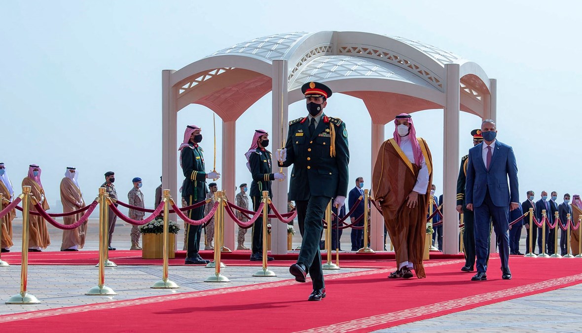 الأمير محمد بن سلمان يستقبل رئيس الوزراء العراقي مصطفى الكاظمي (أ ف ب).