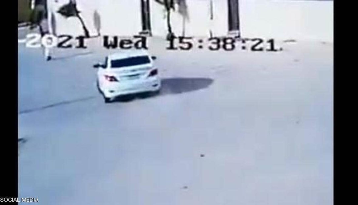 دهسه مرتين عمداً واعتدى عليه جسدياً... جريمة وثّقتها كاميرات المراقبة!