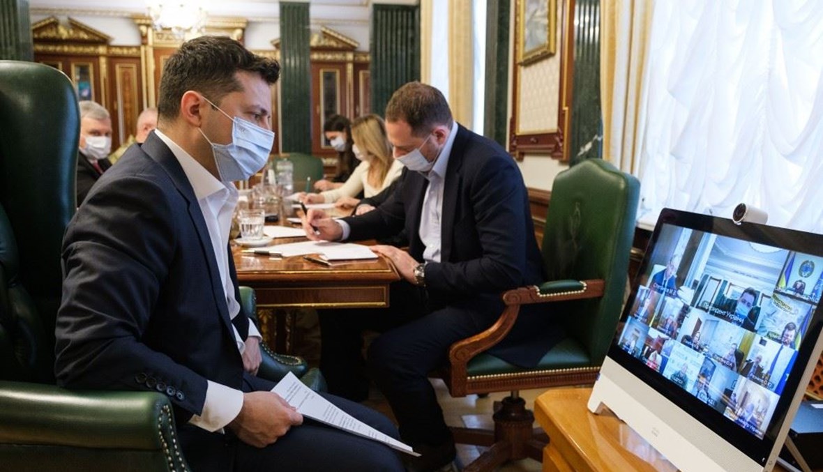  زيلينسكي خلال لقاء عبر الفيديو حول التطعيم ضد كورونا في أوكرانيا (29 آذار 2021، موقع الرئاسة الاوكرانية).   