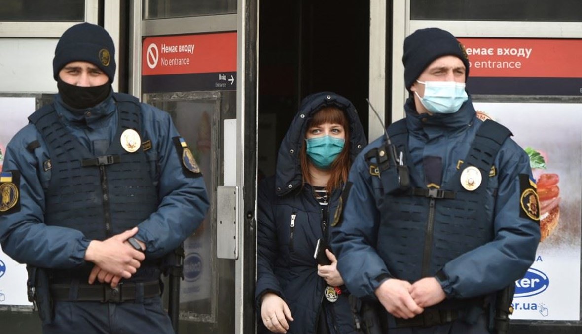 الشرطة في أوكرانيا (أ ف ب).