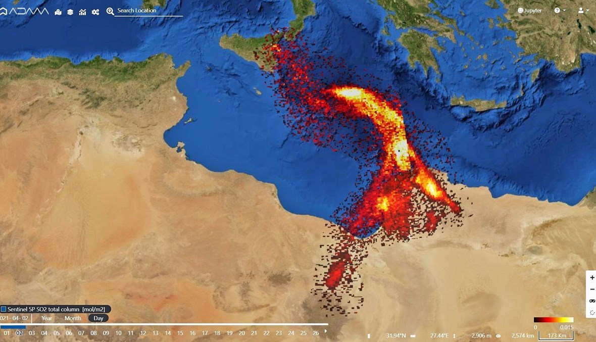 خريطة من القمر الاصطناعي Sentinel5p تظهر توجه انبعاثات ثاني أكسيد الكبريت لبركان اتنا من صقلية إلى شمال إفريقيا (2 نيسان 2021- حساب AdamPlatform). 