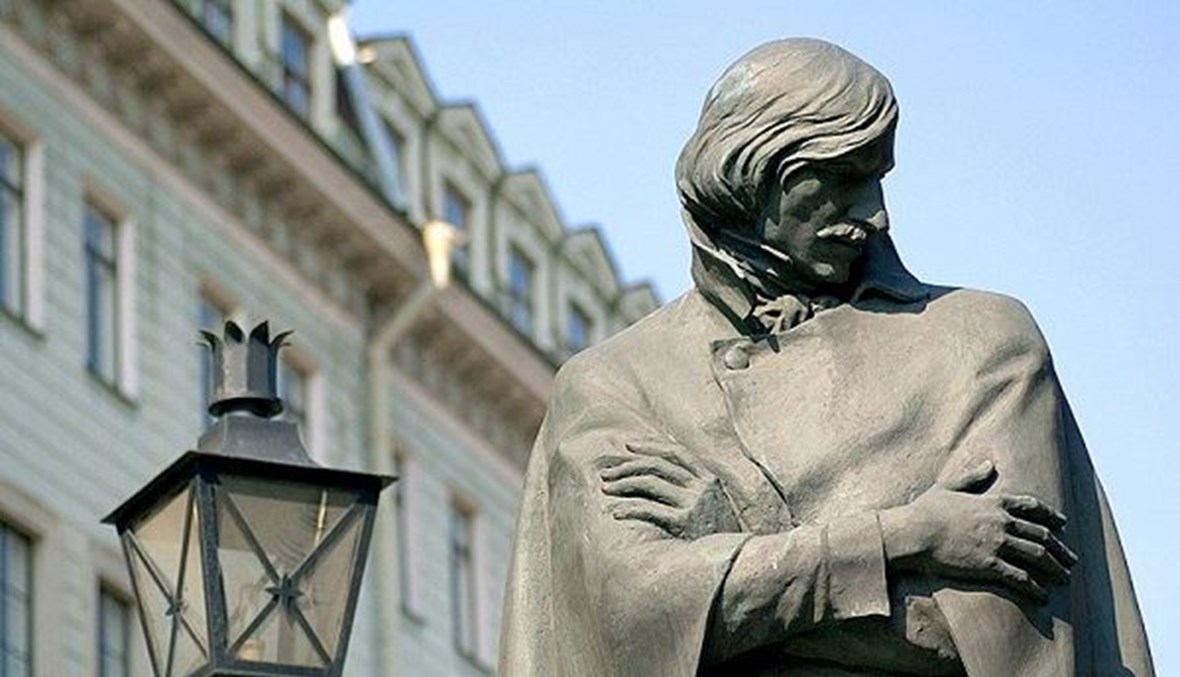 تمثال غوغول في مدينة سانت بطرسبرج. 
