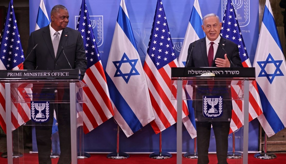 نتنياهو ولويد خلال مؤتمر صحافي مشترك بعد لقائهما في القدس (12 نيسان 2021، ا ف ب). 