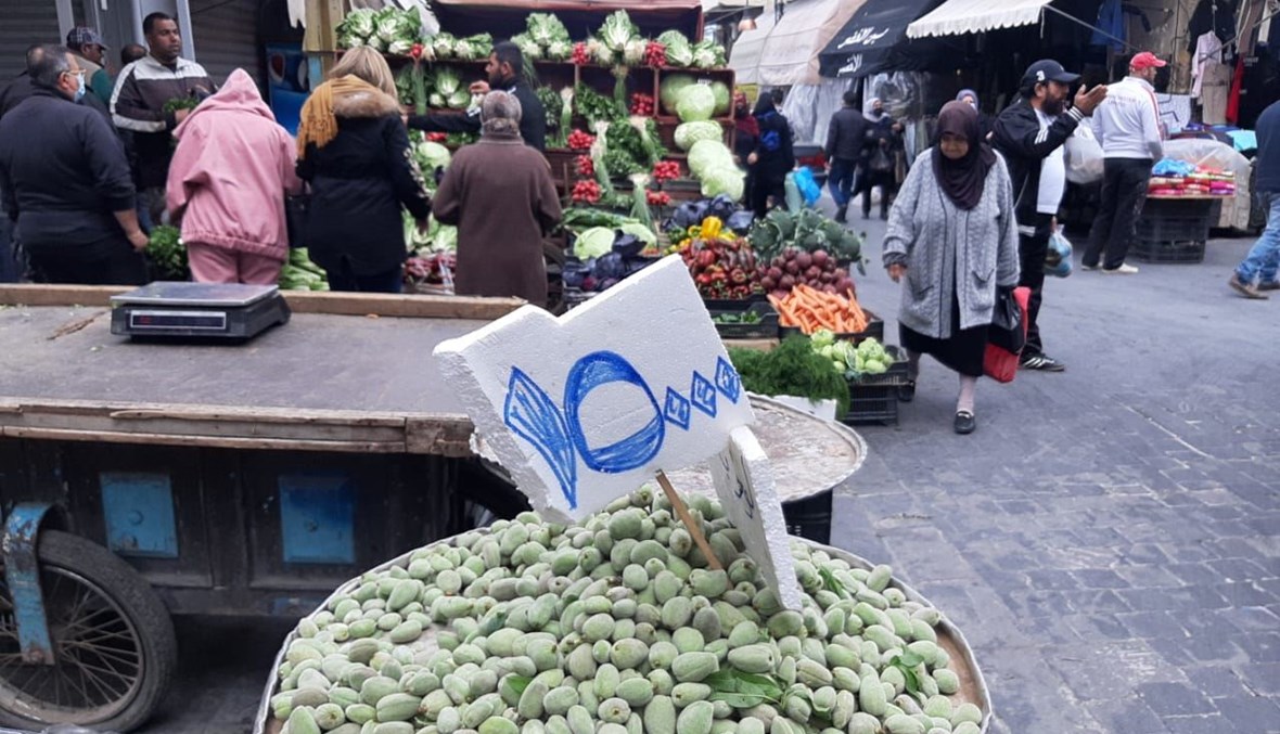 بالصور - أسواق صيدا قبل يوم على بدء رمضان... استياء من الأسعار وازدحام على مراكز اللوتو