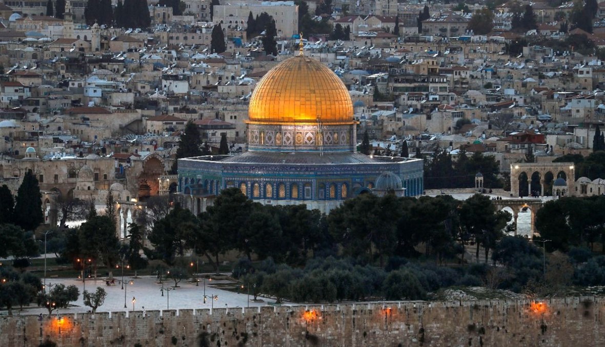 مدينة القدس القديمة وتظهر قبة الصخرة في مجمع المسجد الأقصى (5 نيسان 2021، أ ف ب). 