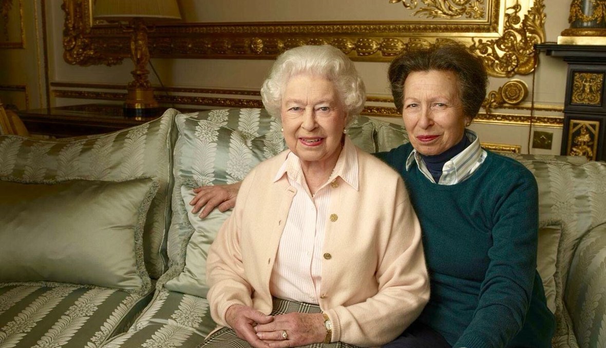 الأميرة آن ووالدتها الملكة إليزابيث (أ ف ب).