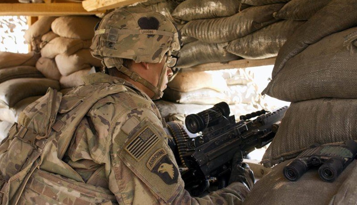 جندي في الجيش الأميركي تأهب في موقعه في معسكر سويفت  شمال العراق (8 أيلول 2016، أ ب). 