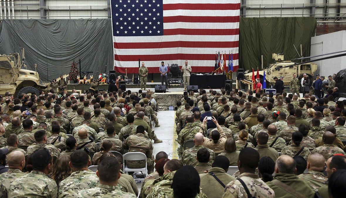 رئيس هيئة الأركان الجنرال جوزف دانفورد يلقي كلمة احتفالية بمناسبة عيد الميلاد أمام جنود أميركيين في أفغانستان، كانون الأول 2017 - "أ ب" 