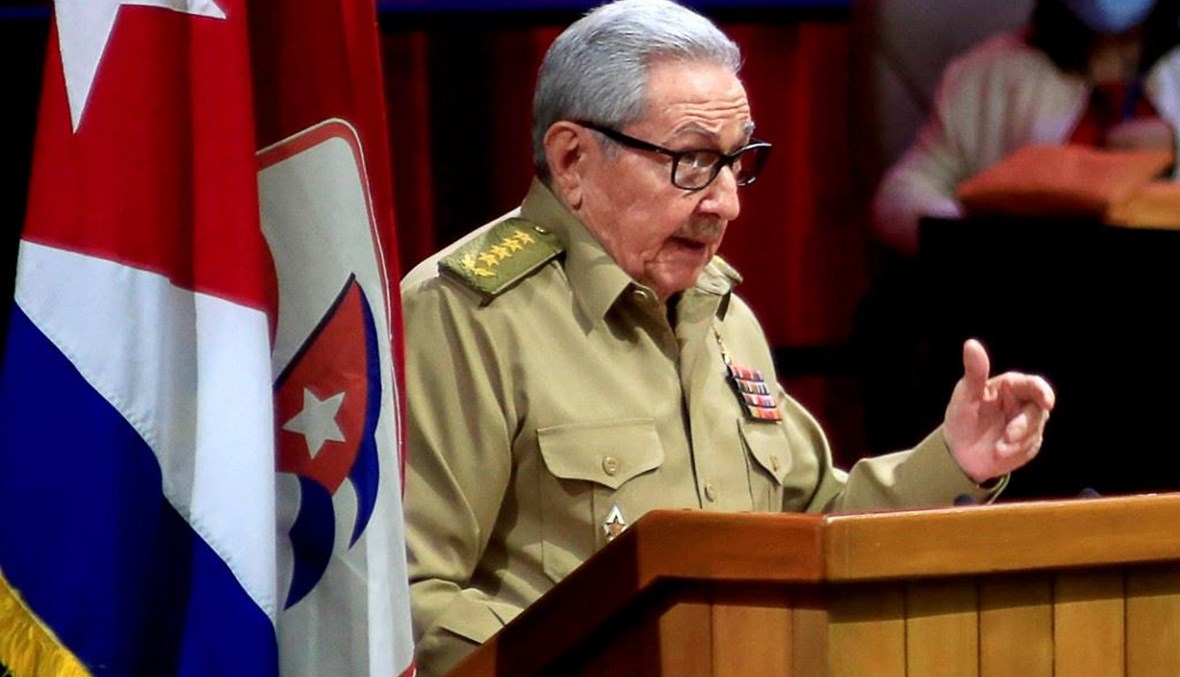 السكرتير الأول للحزب الشيوعي الكوبي راؤول كاسترو يتحدث في افتتاح مؤتمر الحزب في هافانا الجمعة.   (أ ف ب)