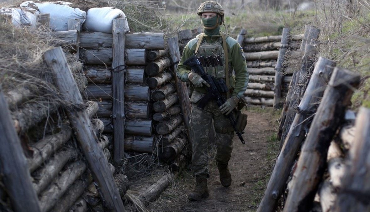 خندق عسكري في أوكرانيا (ا ف ب)