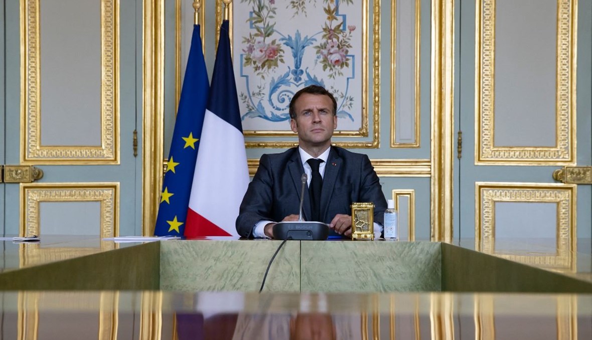 ماكرون يحضر قمة المناخ الافتراضية، عبر الفيديو، في قصر الإليزيه في باريس (22 نيسان 2021، أ ف ب). 