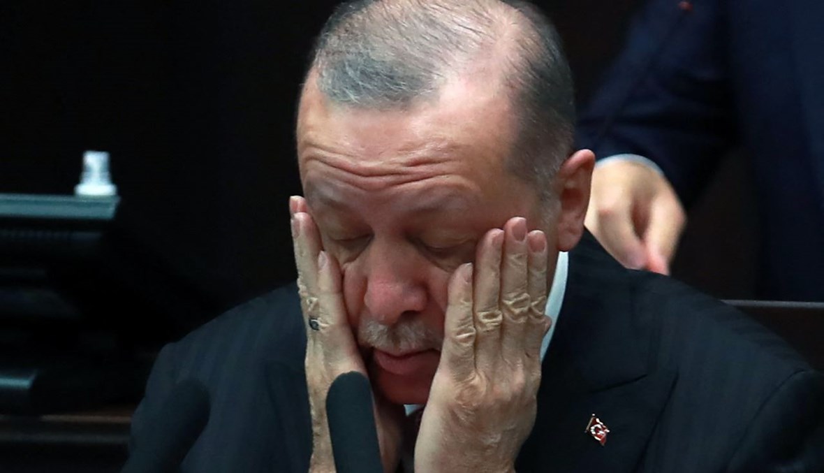إردوغان متكلما خلال اجتماع لمجموعة حزب العدالة والتنمية في الجمعية الوطنية الكبرى لتركيا في أنقرة (21 نيسان 2021، أ ف ب). 