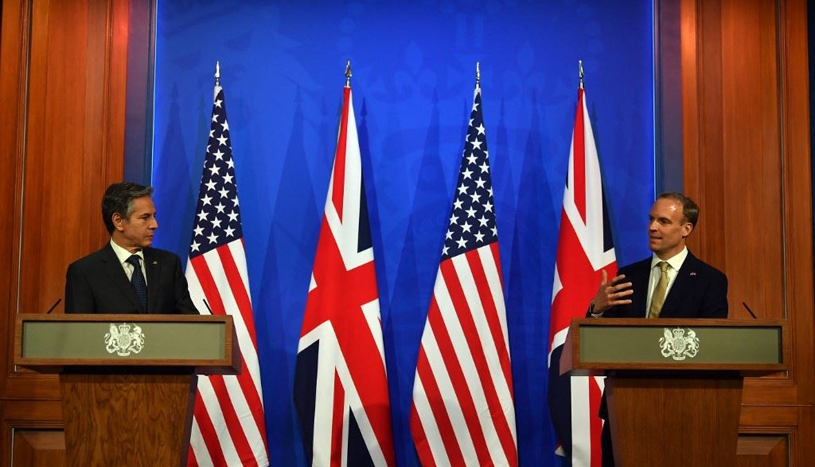 وزير الخارجية الأميركي والبريطاني في مؤتمر صحافي على هامش قمة مجموعة السبع (أ ف ب).