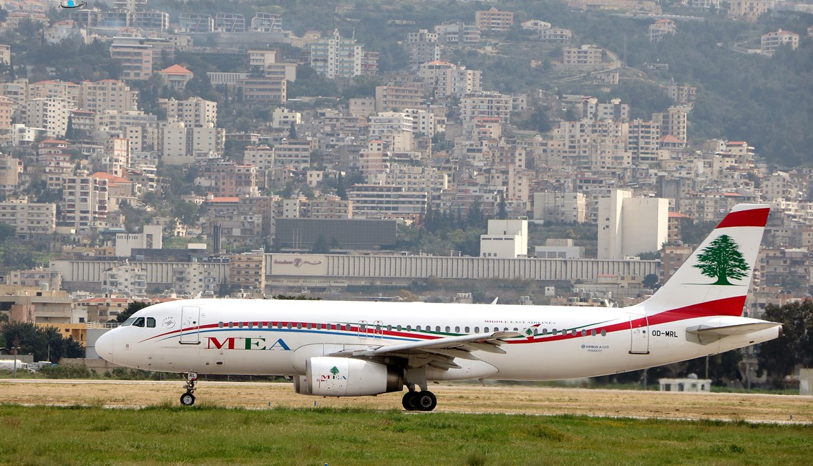 طائرة تابعة لطيران الشرق الأوسط في مطار بيروت (حسن عسل).