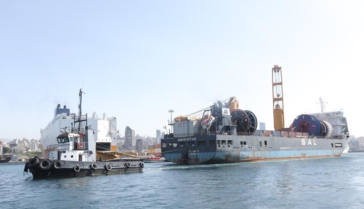 مغادرة الباخرة المحملة بالمواد الخطرة من مرفأ بيروت..