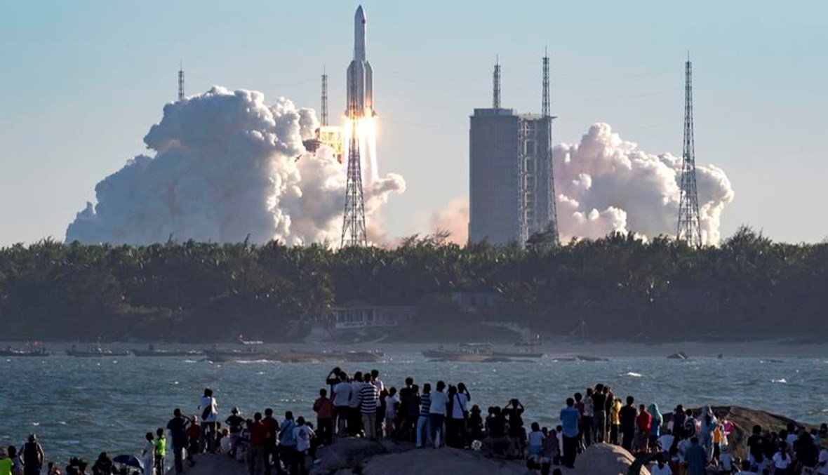 صاروخ "لونغ مارتش 5 بي" الصيني ينطلق نحو الفضاء - "أ ب"