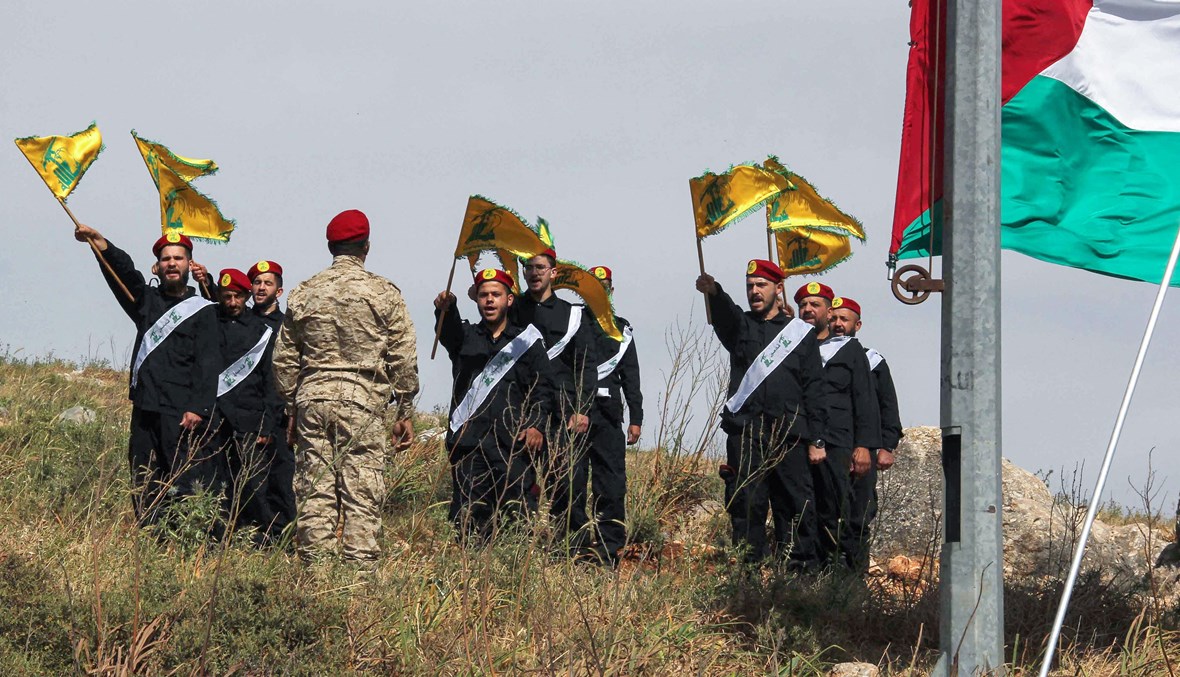 عناصر لـ"حزب الله" يحتفلون بـ"يوم القدس" عند الحدود الجنوبية (أ ف ب).