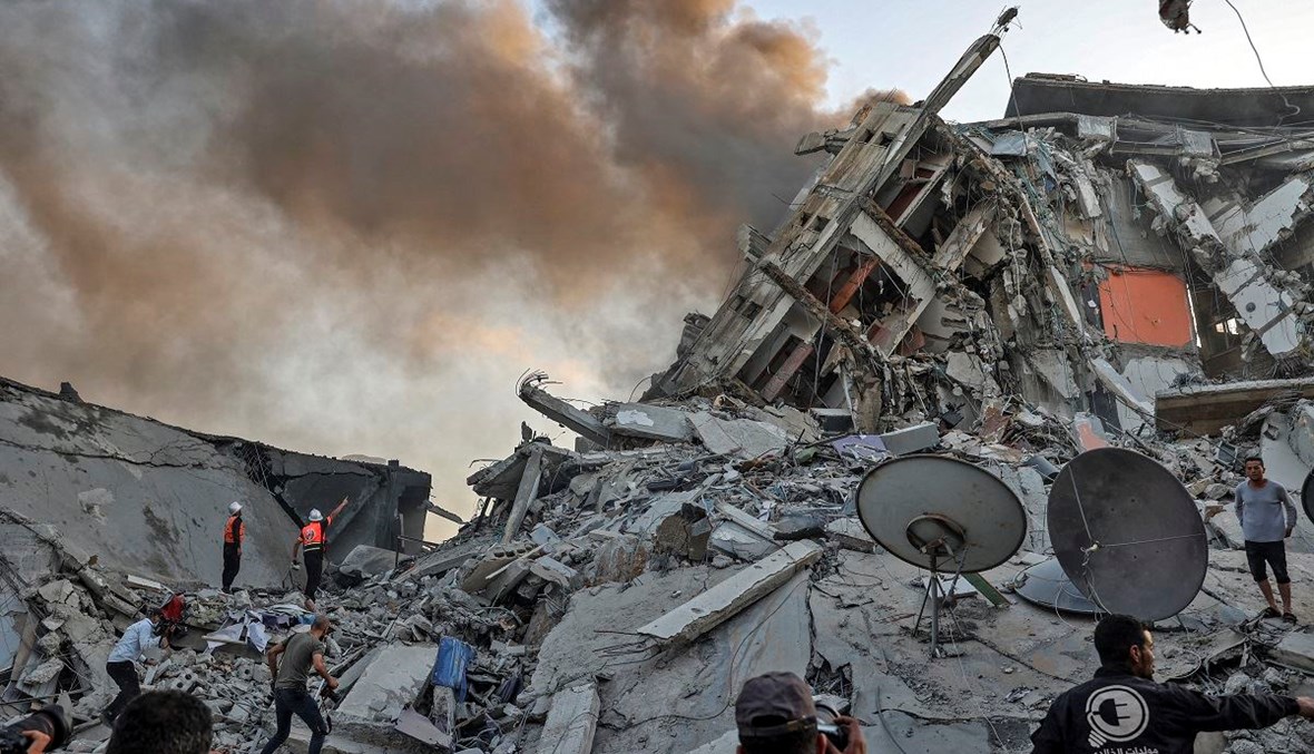 برج الشروق غرب مدينة غزة بعد تدميره (أ ف ب).