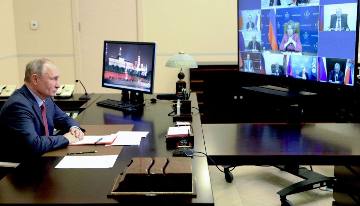 بوتين يترأس اجتماعًا لمجلس الأمن عبر الفيديو في مقر الإقامة "نوفو أوغاريوفو" الحكومي خارج موسكو (14 ايار 2021، ا ف ب). 