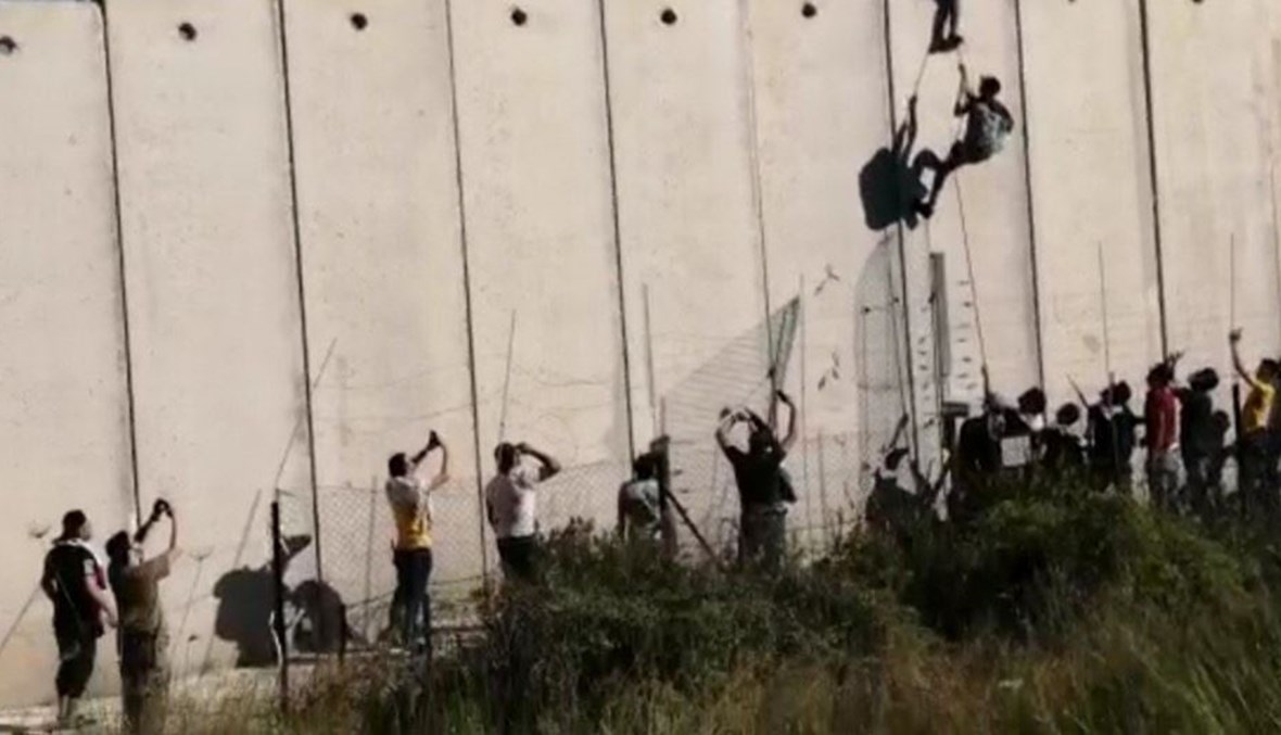 الجيس الإسرائيلي أطلق النار على متظاهرين تسلقوا الجدار الفاصل في منطقة العبارة