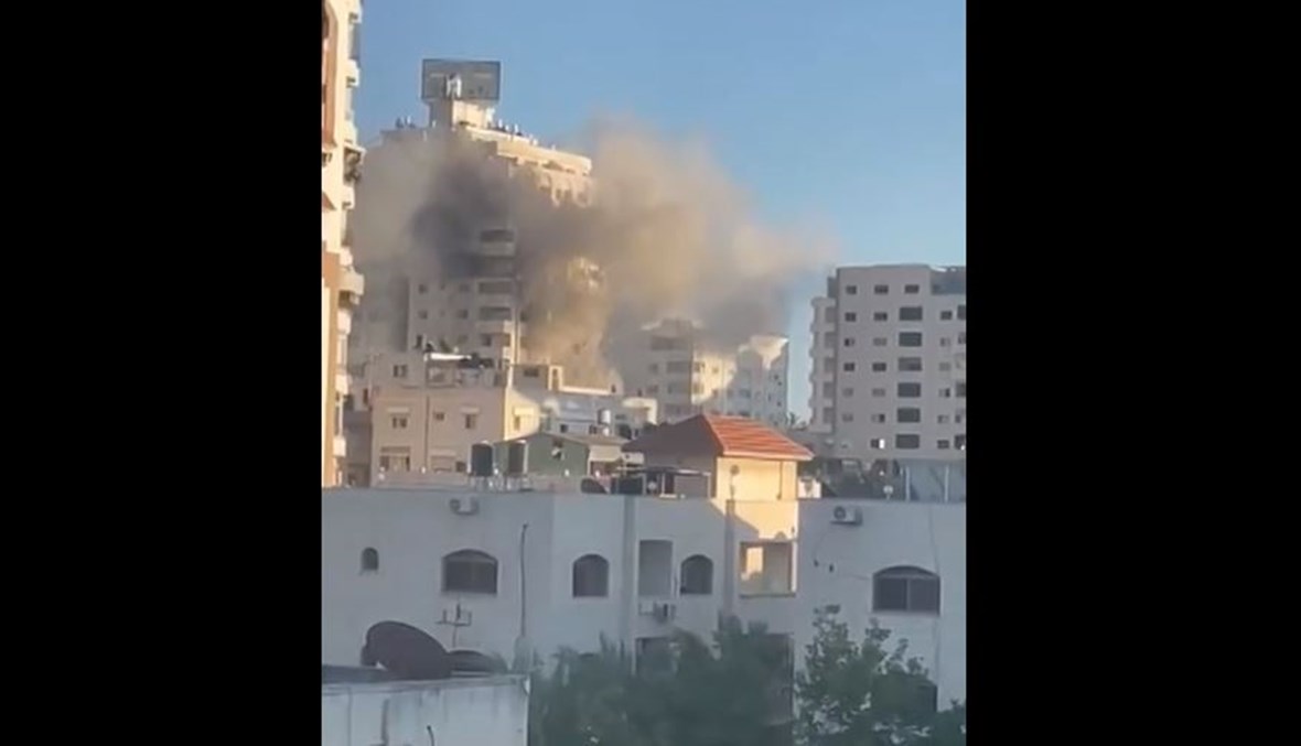 لحظة استهداف برج مشتهى في حي تل الهوى بغزة