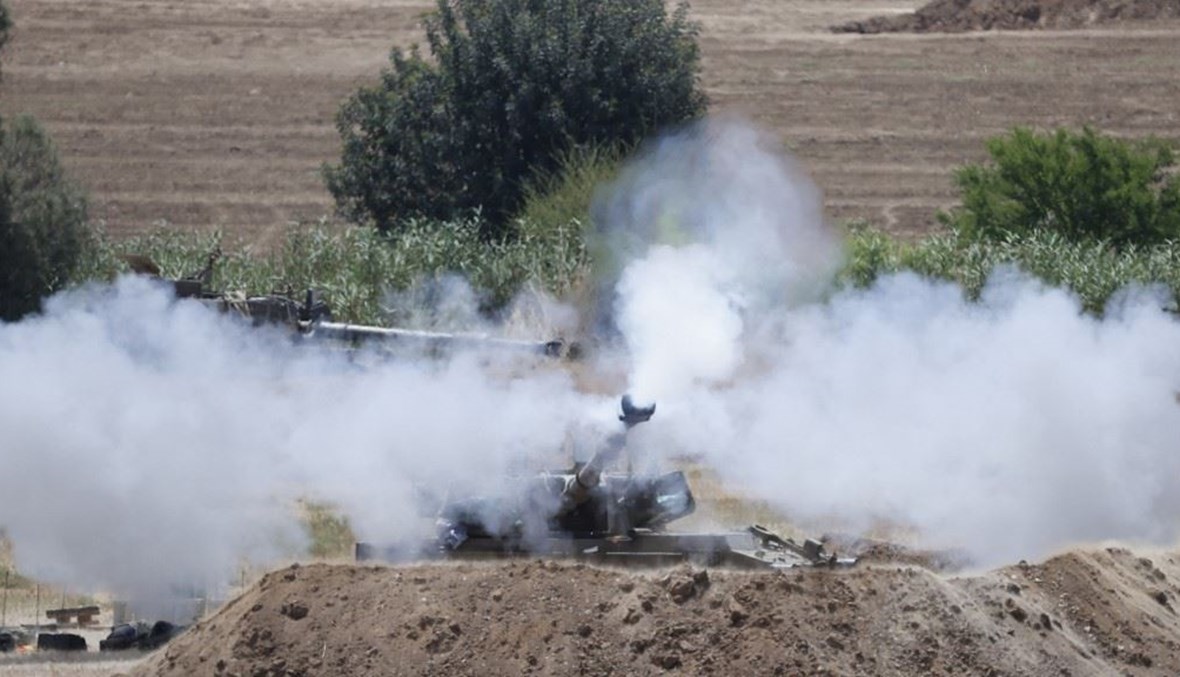 مدفعية إسرائيلية تقصف غزة أمس.   (أ ف ب)