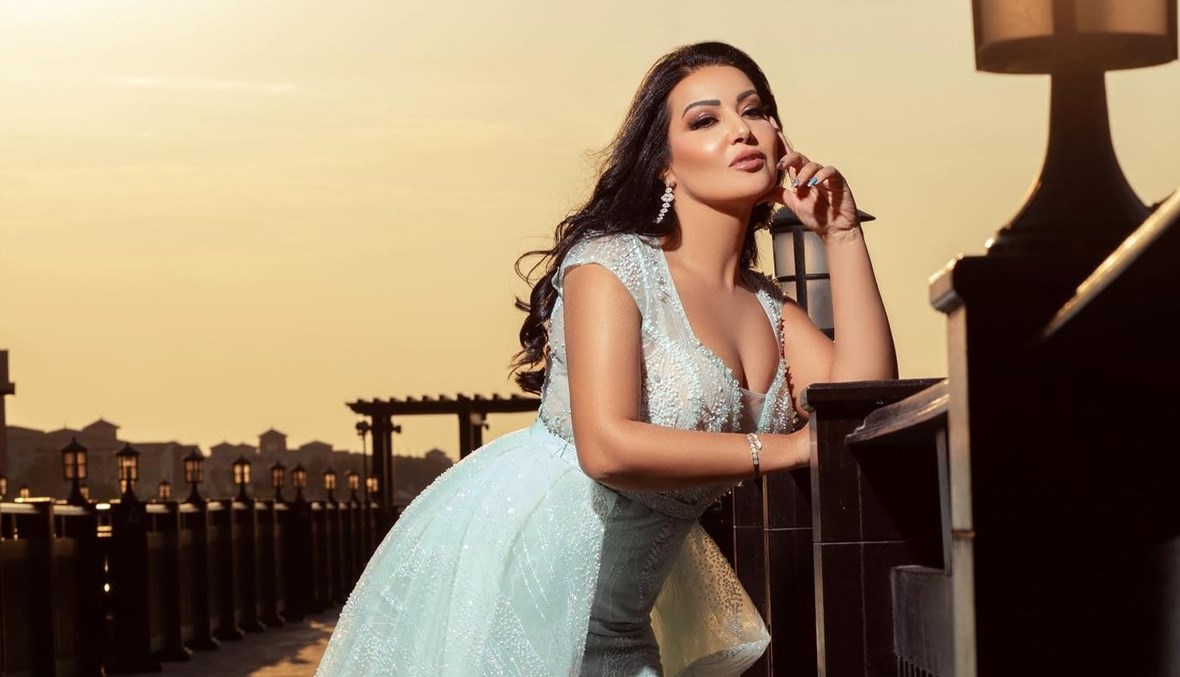سميّة الخشاب بفستان زفاف: "أسعد عروسة في 2021"