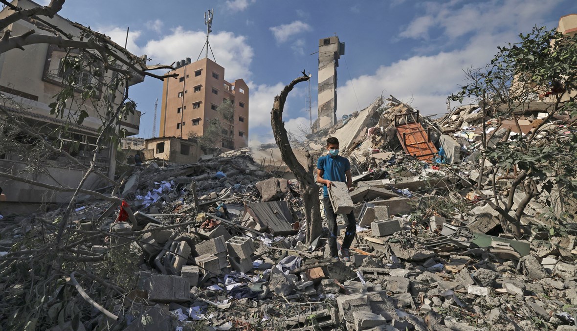 أنقاض منازل مدمّرة في غزّة (أ ف ب).