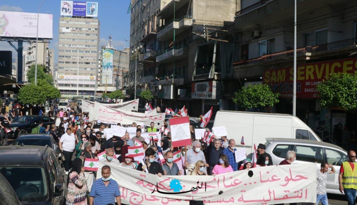 مجموعات من الحراك المدني انطلقت بمسيرة نحو تمثال المغترب (حسن عسل). 