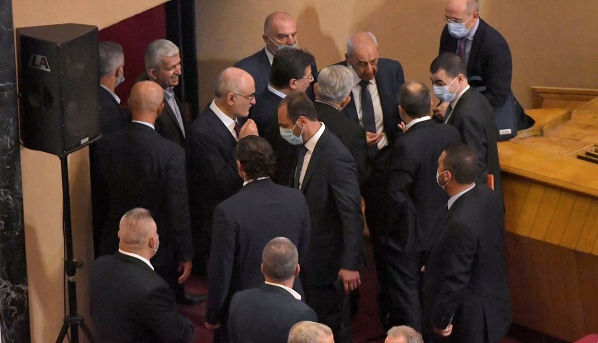الرئيس بري ونواب التيار (تصوير نبيل اسماعيل)