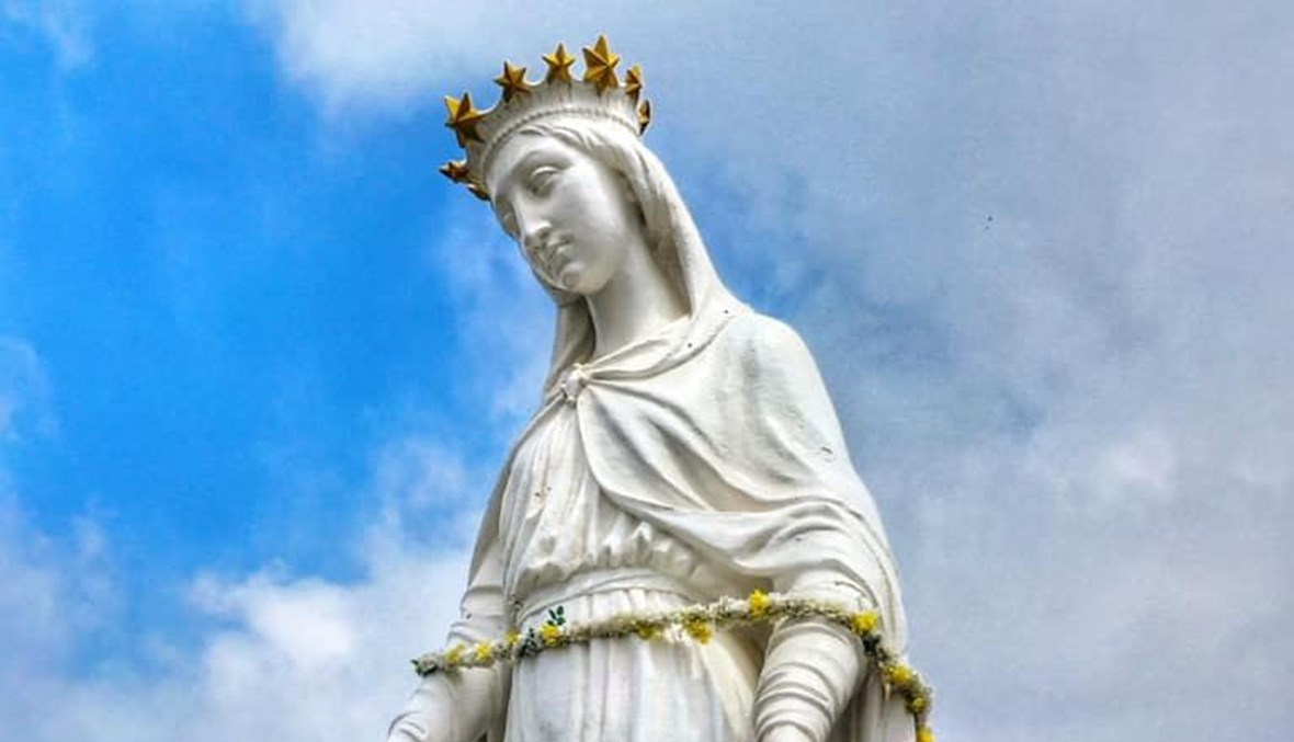 تمثال سيدة حريصا (تصوير الاب ايلي قرقماز). 