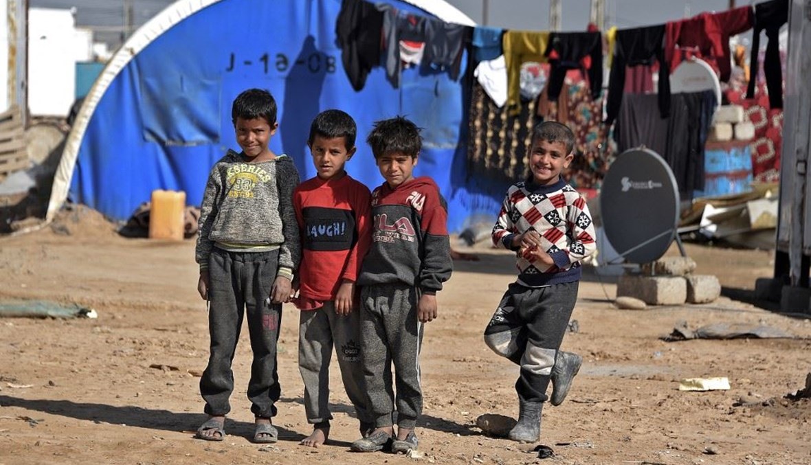 أطفال نازحون في أحد مخيمات اللجوء (أ ف ب).