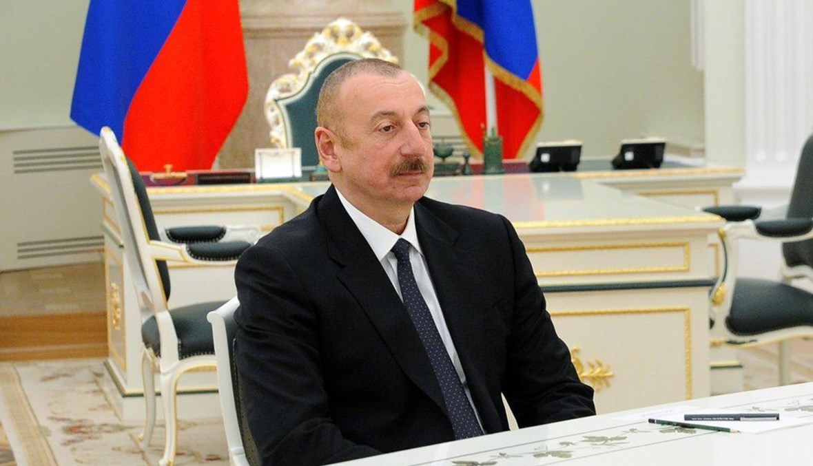 رئيس أذربيجان إلهام علييف خلال لقاء مع بوتين وباشينيان (ليسا في الصورة) في الكرملين بموسكو (11 ك2 2021، أ ب). 