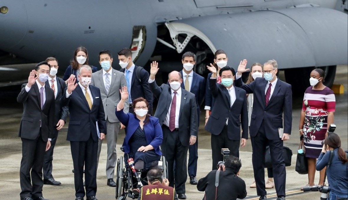 وفد من الكونغرس الأميركي يزور تايوان بطائرة عسكرية (أ ف ب).