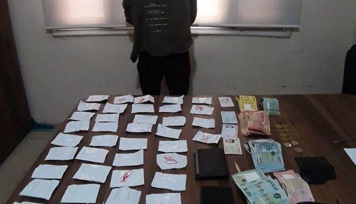 القبض على مطلوبين ومصادرة أسلحة ومخدرات في الليلكي (أرشيفية).