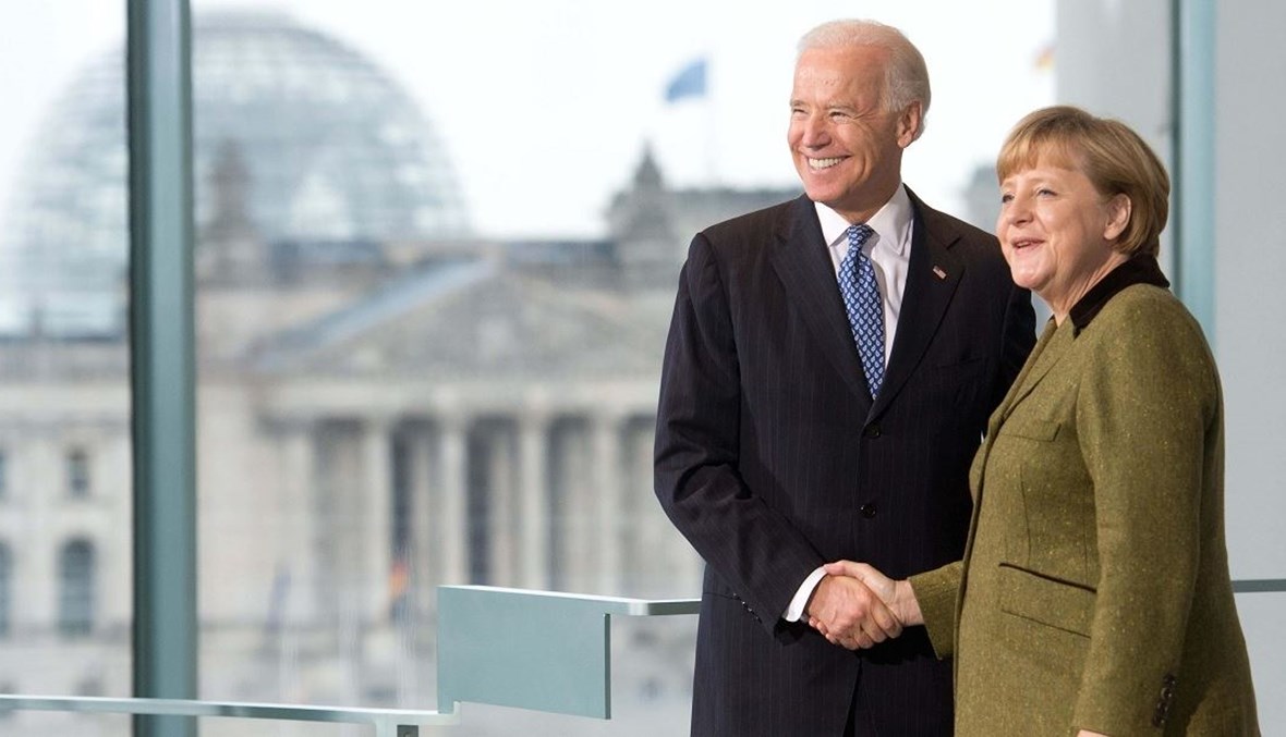 الرئيس الأميركي جو بايدن والمستشارة الألمانية أنغيلا ميركل (أ ف ب).