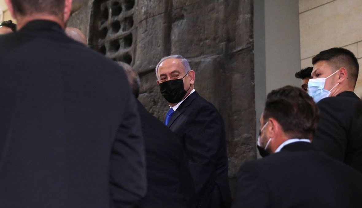 نتنياهو لدى وصوله إلى الكنيست في القدس، قبل تصويت برلماني على حكومة جديدة (13 حزيران 2021، أ ف ب). 