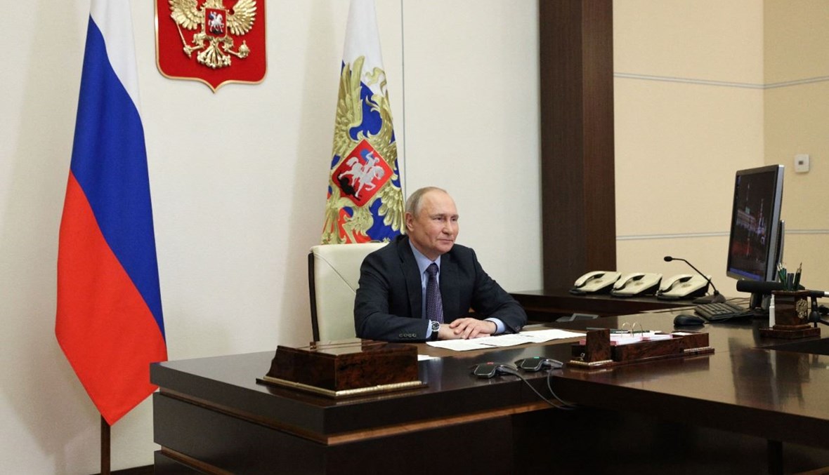 بوتين يتابع إطلاق محطة معالجة الغاز "أمور"، عبر الفيديو، في مقر الإقامة نوفو اوغاريوفو الحكومي خارج موسكو (9 حزيران 2021، أ ف ب). 