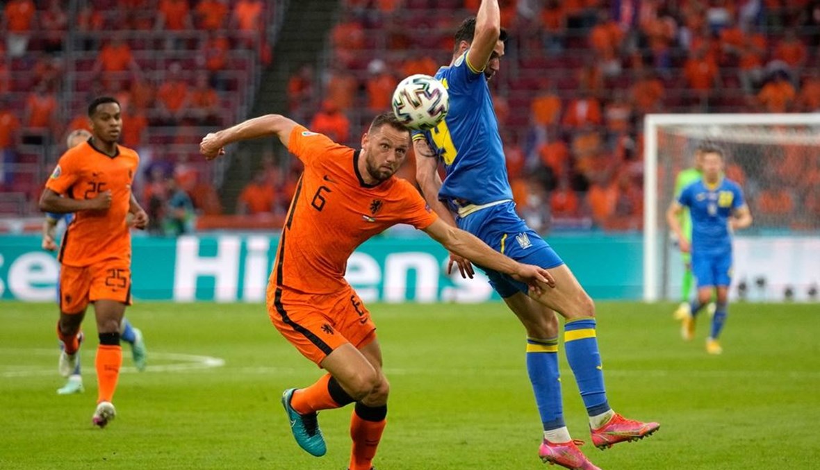 من مباراة هولندا وأوكرانيا السابقة (أ ف ب).