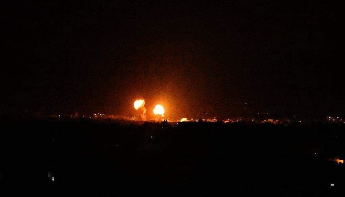 صورة للغارات الإسرائيلية على قطاع غزة تناقلتها وسائل إعلام فلسطينية ليل الخميس- الجمعة (تويتر).
