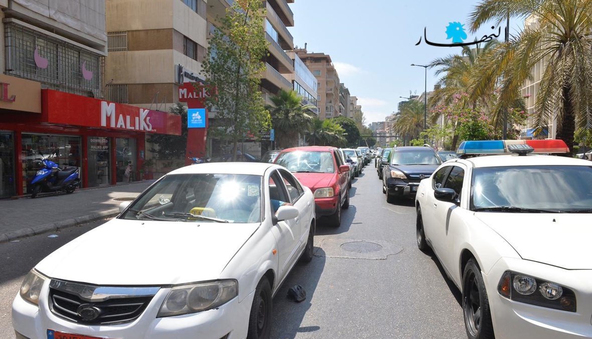 المشهد من أمام إحدى محطات الوقود في بيروت (تصوير نبيل إسماعيل).
